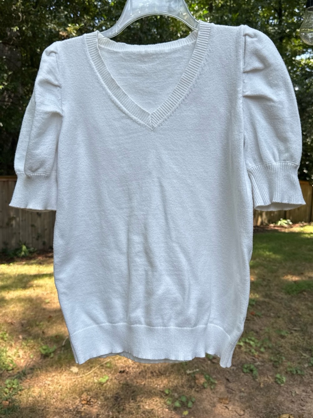 Women's V-Neck Short Sleeve Sweater - White